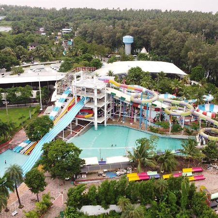 Hotel Ambica Daman Esterno foto