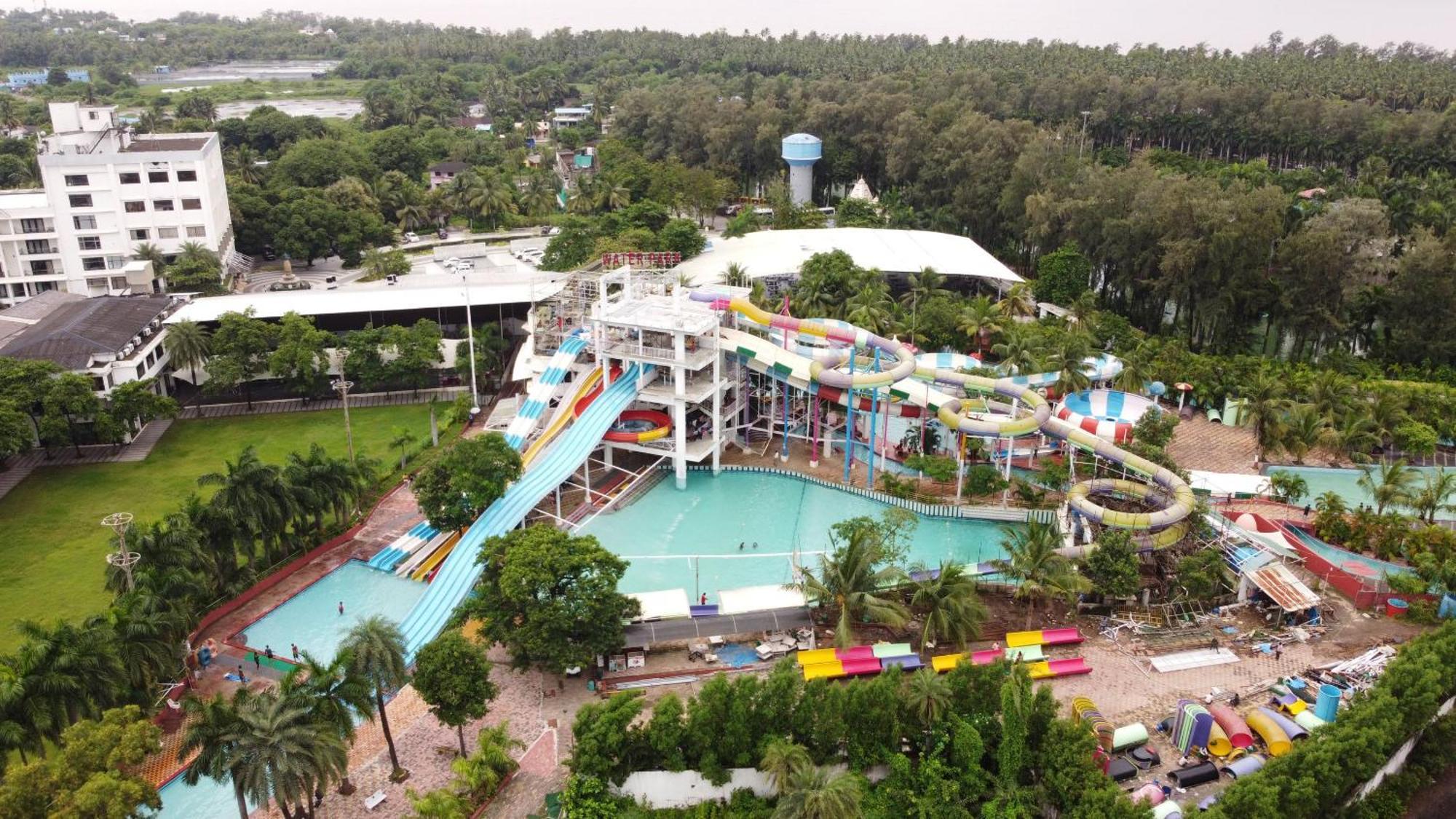 Hotel Ambica Daman Esterno foto
