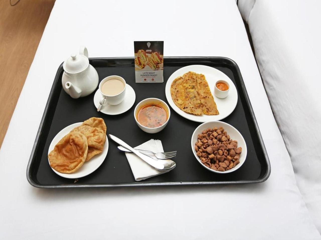 Hotel Ambica Daman Esterno foto