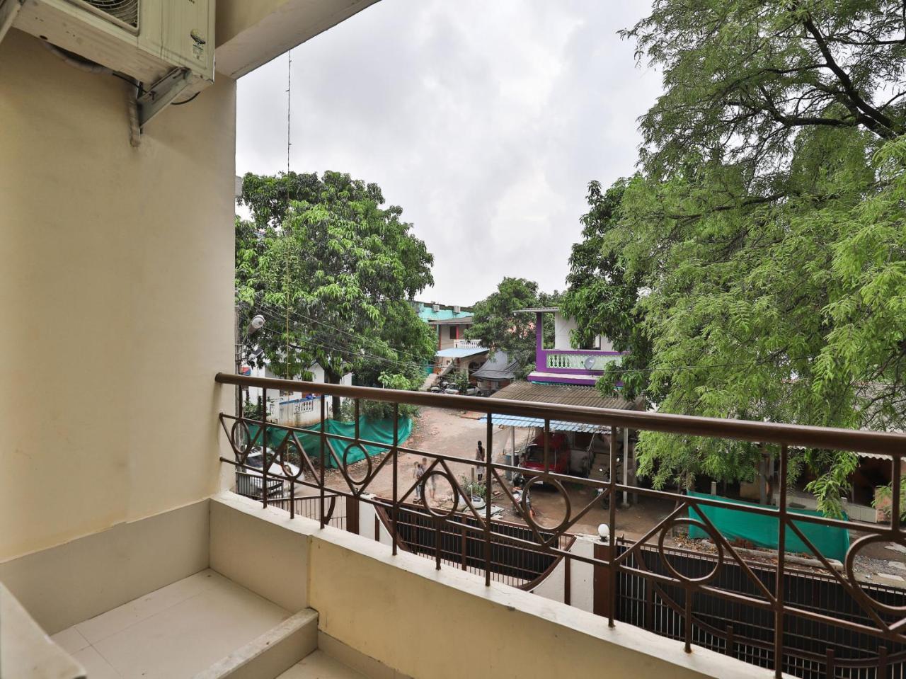 Hotel Ambica Daman Esterno foto