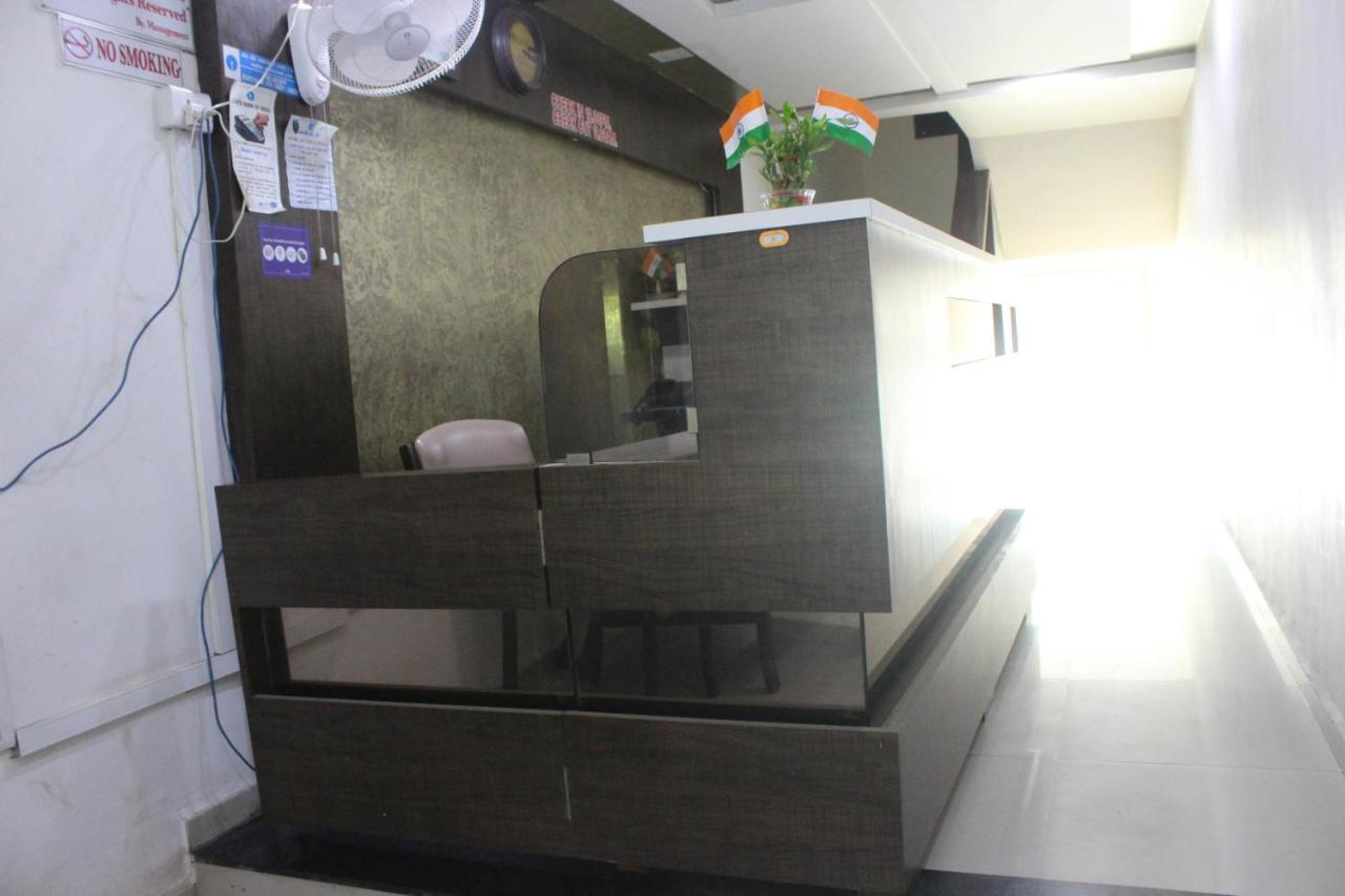 Hotel Ambica Daman Esterno foto