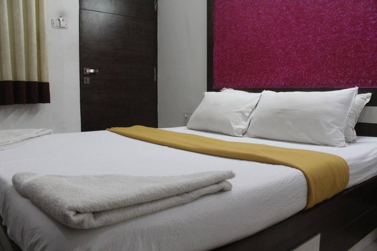 Hotel Ambica Daman Esterno foto