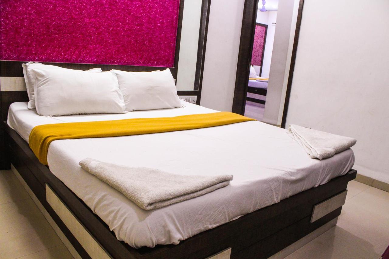 Hotel Ambica Daman Esterno foto